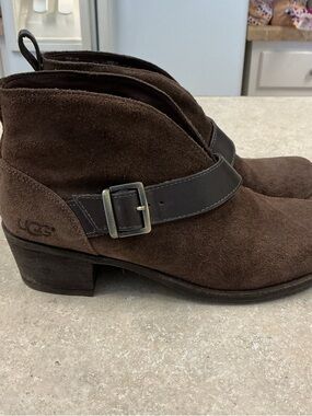 ugg SZ 7 Suede Brown Buckle Sherpa Footbed Booties Ankle Boots Australia